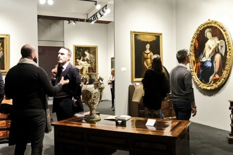 意大利摩德纳古董展览会展会现场图片