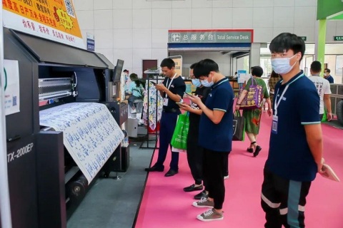 青岛国际缝制设备展览会展会现场图片